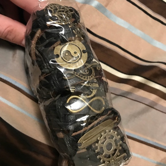 160 bracelets none are the same selling them all - Picture 4 of 8